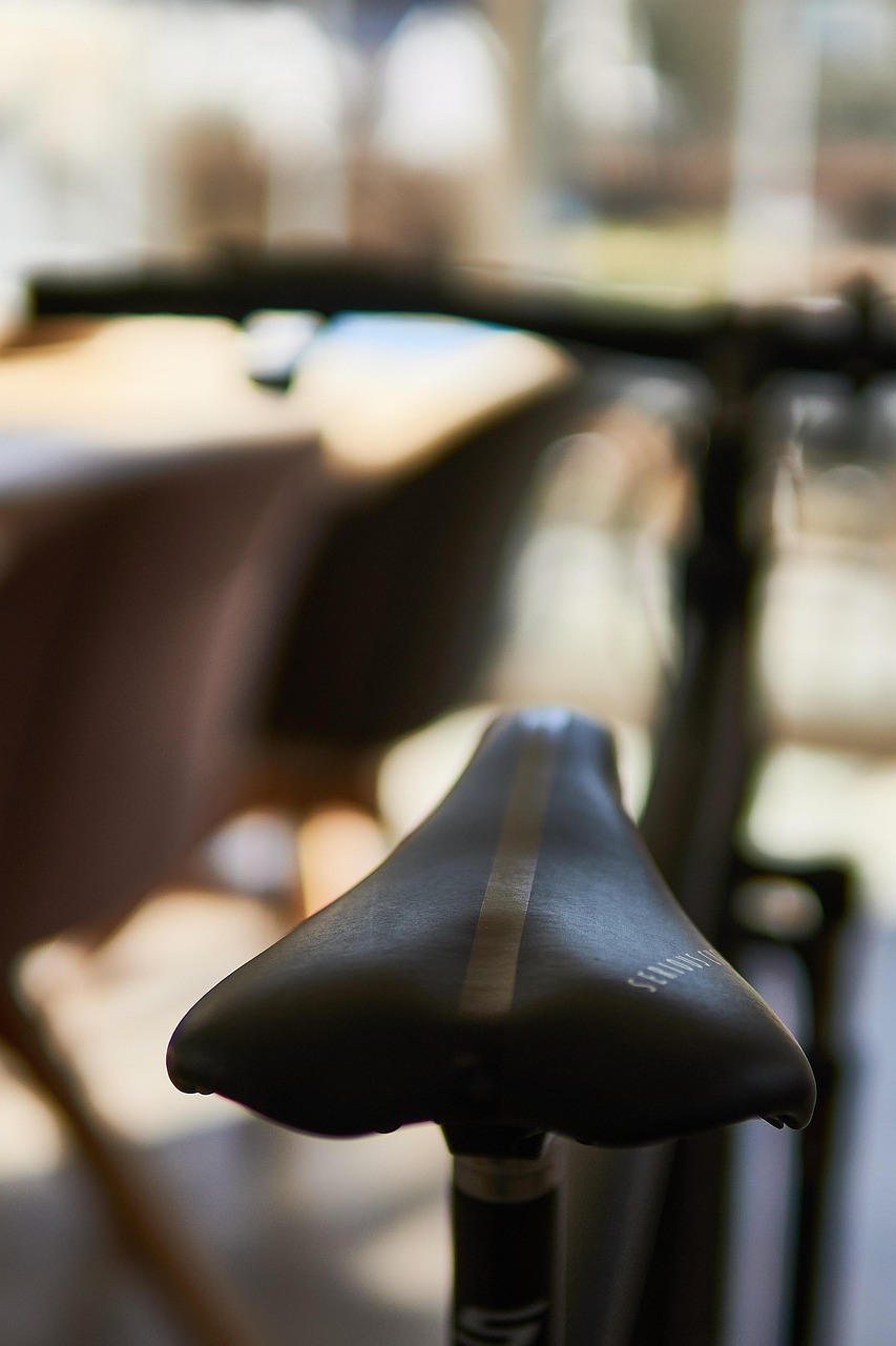 découvrez notre selle réglable offrant un confort personnalisé et une adaptation parfaite à votre posture pour une expérience de conduite optimale.
