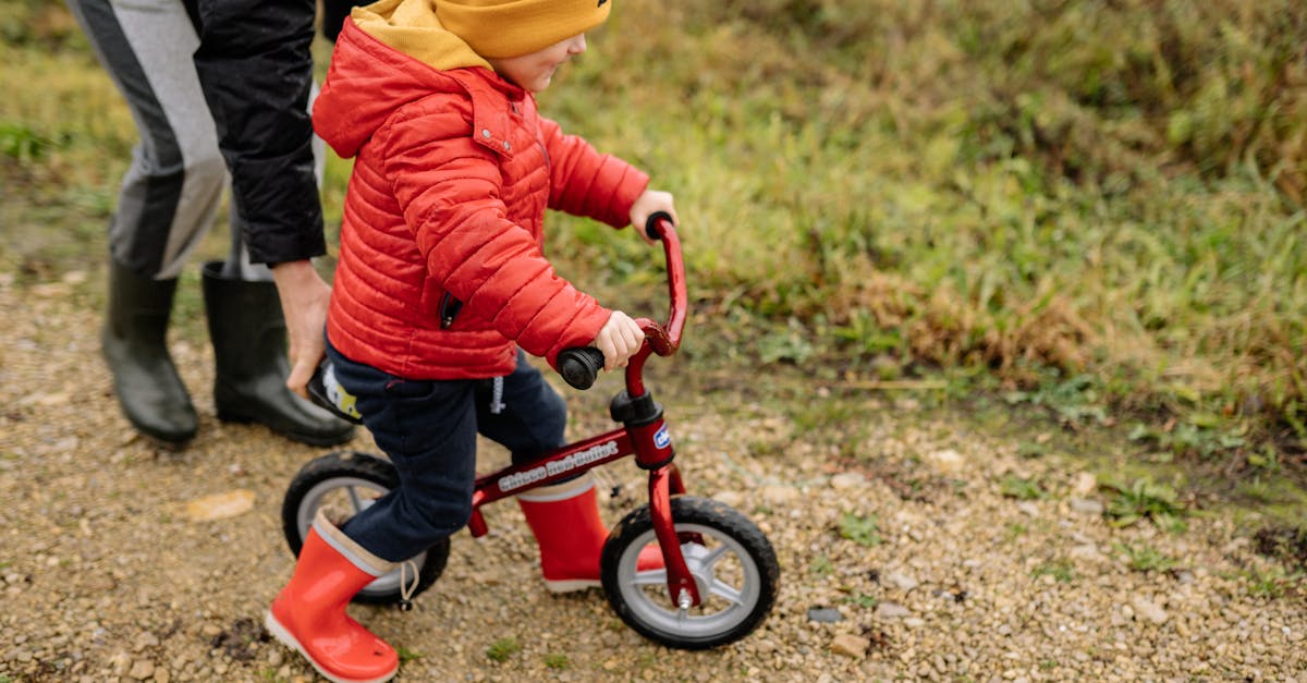 découvrez la balance bike, un excellent moyen d'apprendre à faire du vélo en toute sécurité et en s'amusant. parfaite pour les tout-petits, cette bicyclette sans pédales favorise l'équilibre et la coordination dès le plus jeune âge.