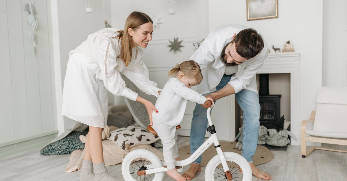 découvrez le vélo d'équilibre, un moyen amusant et sécurisé d'apprendre à faire du vélo pour les tout-petits. idéal pour développer leur équilibre et leur confiance, ce vélo sans pédales accompagne les enfants dès 2 ans dans leurs premières aventures. offrez à votre enfant une expérience ludique et enrichissante !