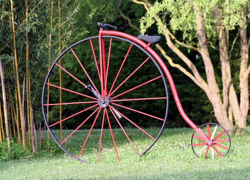 L’histoire de la draisienne : des origines à son impact sur le cyclisme moderne